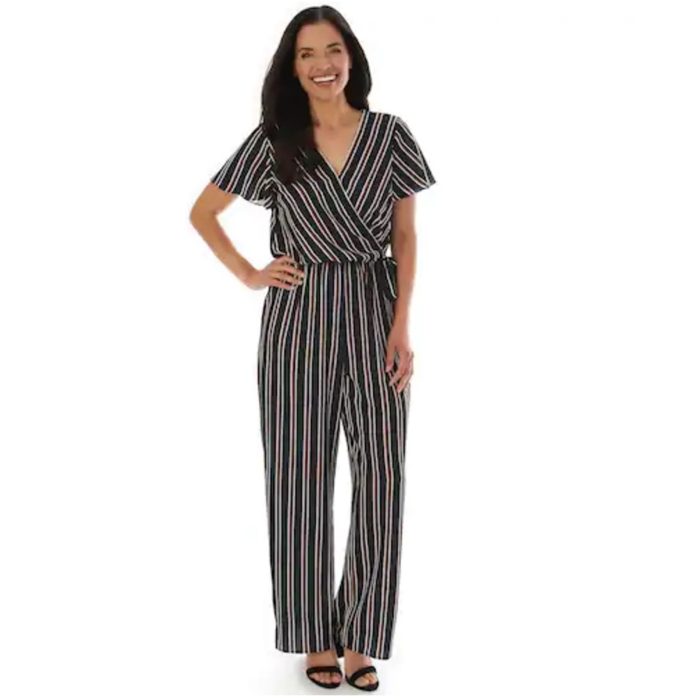 Jumpsuit dark blue with white and brown stripes.